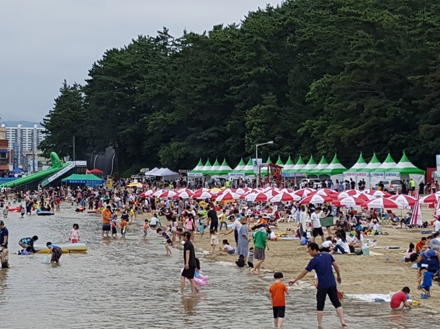 창원 유일의 광암해수욕장. 폐쇄 16년만인 지난해 7월 재개장했다.