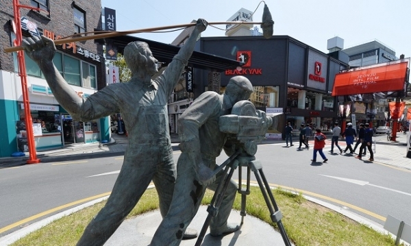 전주국제영화제가 열리는 영화의 거리. 사진은 지난해 모습. 박형민 기자