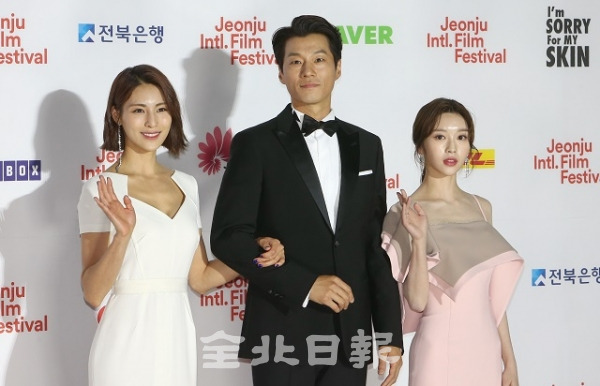 영화 앙상블 배우 김정화, 이천희, 최배영