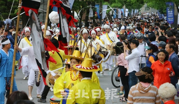 전주 한옥마을 전통 연희 퍼레이드 모습. 전북일보 자료사진