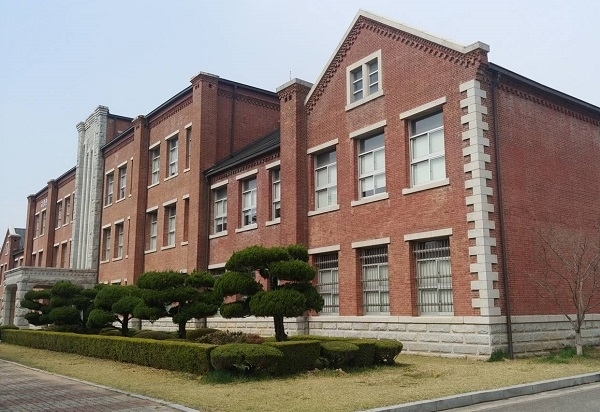 익산 구 이리농림고등학교 본관.