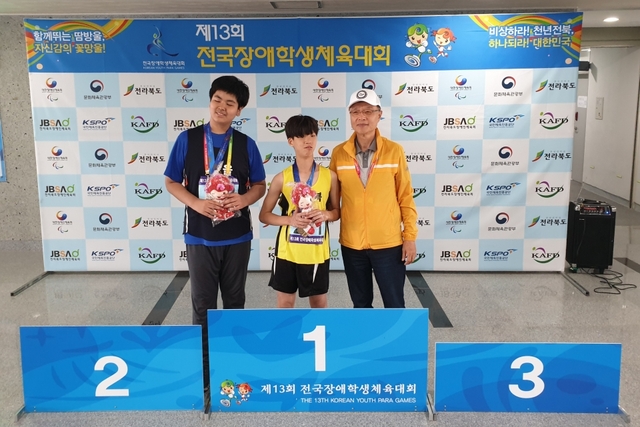 육상필드 남자 원반던지기 F37(중) 금메달을 차지한 이명철 선수