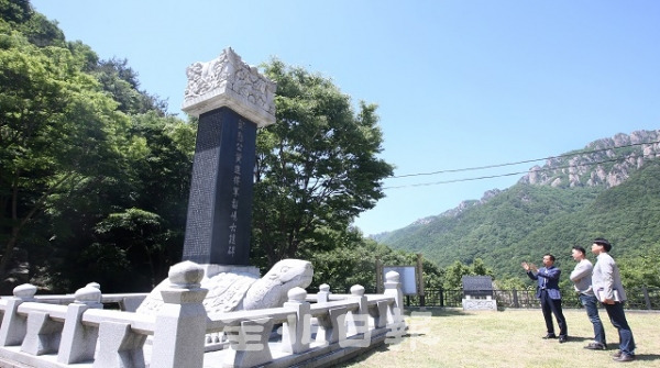 21일 임진왜란 당시 호남과 조선왕조를 지켜 역사적으로 재조명 받아야 할 이치 전투지역에 기념비 하나만 외로이 세워져 있다. 조현욱 기자