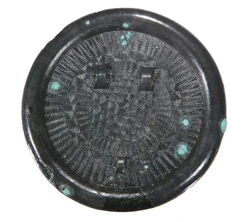 완주 갈동 유적 7호 움무덤에서 출토된 잔무늬거울