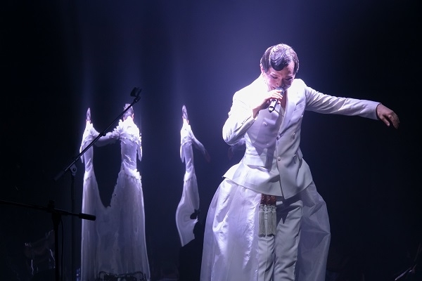 이희문 아티스트가 30일 국립무형유산원서 ‘21세기 무형유산 너나들이’ 첫 공연을 펼치고 있다.