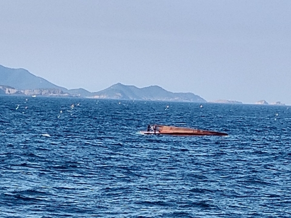 전복 어선 모습. 사진=부안해경 제공