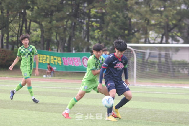 전주시민축구단U18과 목포공고와의 경기 모습