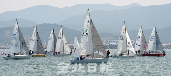 지난해 열린 새만금컵국제요트대회 모습. 전북일보 자료사진