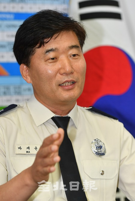 마재윤 전북소방본부장이 취임 후 성과와 소방관들의 처우 개선 등 선북소방의 방향에 대해 이야기 하고 있다. 박형민 기자