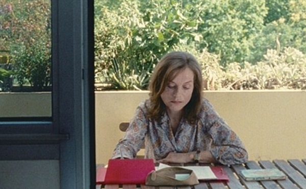 미아 한센러브 감독의 ‘다가오는 것들’