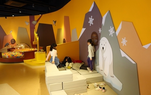 경기도 동두천시에 위치한 경기북부어린이박물관은 어린이부터 어른까지 온 가족이 함께 즐길 수 있는 문화공간이다. 사진은 박물관 내부 모습. 사진제공= 경기관광공사