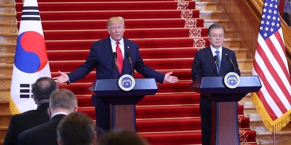 트럼프 미국 대통령이 30일 오후 청와대에서 문재인 대통령과 공동기자회견 중 발언하고 있다. 연합뉴스