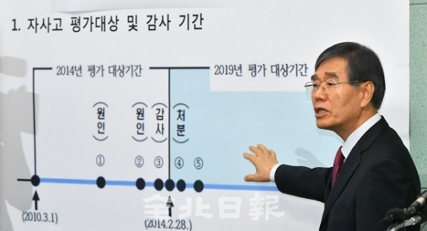 2일 전북도의회에서 전주상산고등학교 박삼옥 교장이 자사고 취소와 관련해 도교육청의 자사고 평가 대상기간이 문제가 있다고 말하고 있다. 박형민 기자