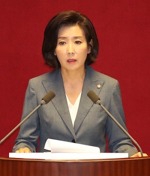 자유한국당 나경원 원내대표가 4일 국회 본회의장에서 교섭단체 대표연설을 하고 있다. 연합뉴스