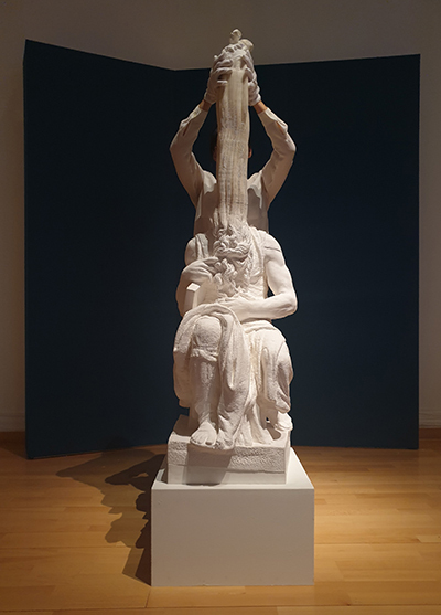 리훙보 작품, 종이, 150×75×60cm, 2013~6