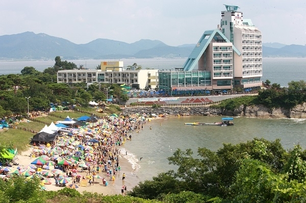 부안 모항 해수욕장.