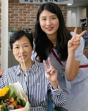 김수정 계장과 모친 故강영희 씨.