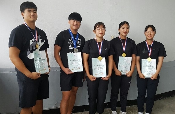 (왼쪽부터) 이리공고 육상부 이성빈, 홍종호, 홍승연, 최하나, 이세빈 선수