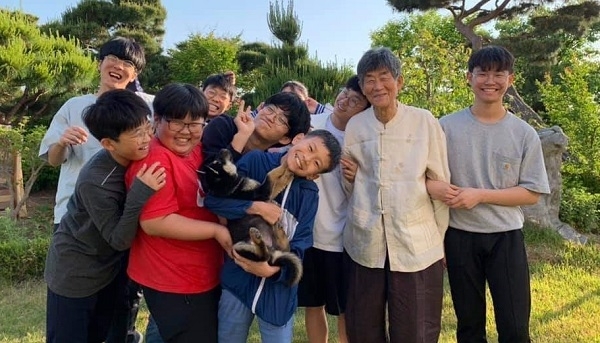 윤도장 김종대 선생과 성내면 아이들