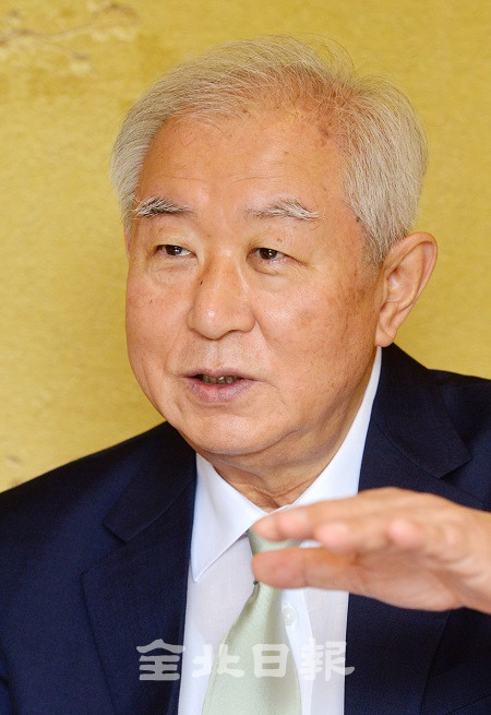 최창신 대한태권도협회 회장이 무주 태권도원과 관련해 전북과 태권도에 대해 이야기 하고 있다. 박형민 기자