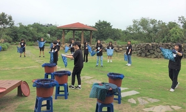 낙천리 염색체험 모습. 사진=농협 제주본부 제공
