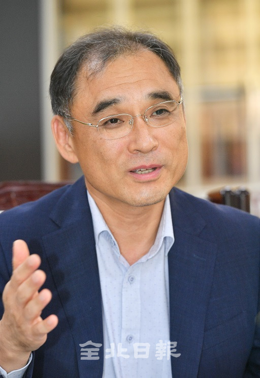 박수천 전북지방조달청장이 지역 경제 활성화를 위한 사업 방향에 대해 이야기 하고 있다. 박형민 기자