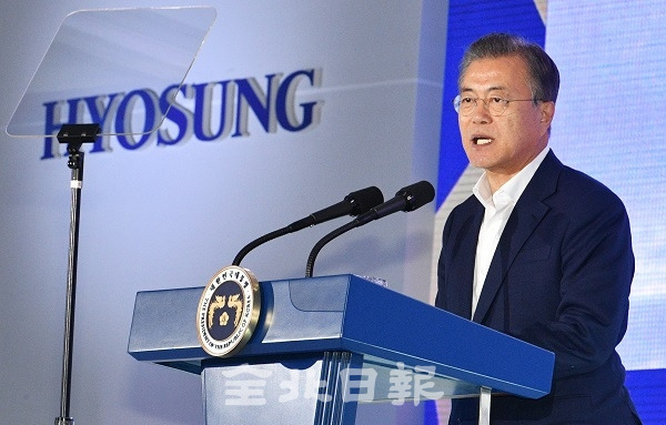 20일 효성 탄소섬유 전주공장을 방문한 문재인 대통령이 발언하고 있다. 박형민 기자