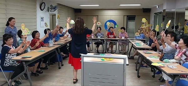 익산시 부송동의 우리 마을 이야기 사업 창작연극 모습.