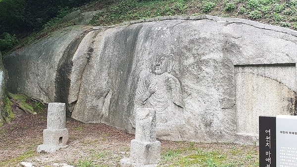 여원치마애불상(전라북도 유형문화재 제 162호). 여원재 아래, 여원재 옛길 상단부에 있다. 고려말 이성계 장군이  왜구를 토벌하기 위하여 이곳을 지날 때, 꿈에 한 노파가 나타나 황산전투의 승리를 예언하였다는 이야기가 전해지고 있다.