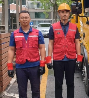 성기태(왼쪽) 씨와 강정구 씨