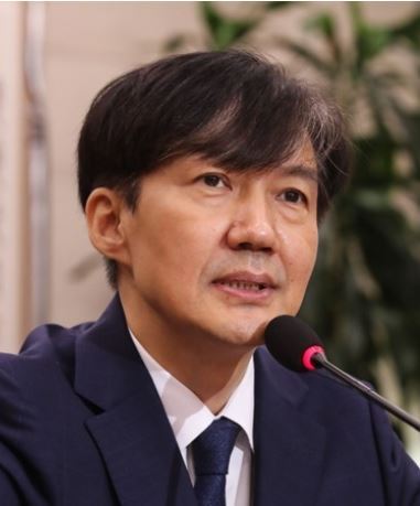 문재인 대통령은 9일 조국 법무부 장관을 임명했다. / 연합뉴스