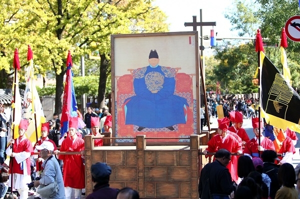 태조어진 봉안행렬.