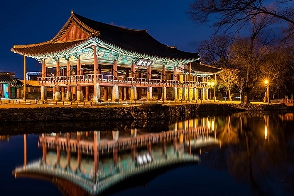 남원 광한루 야경.