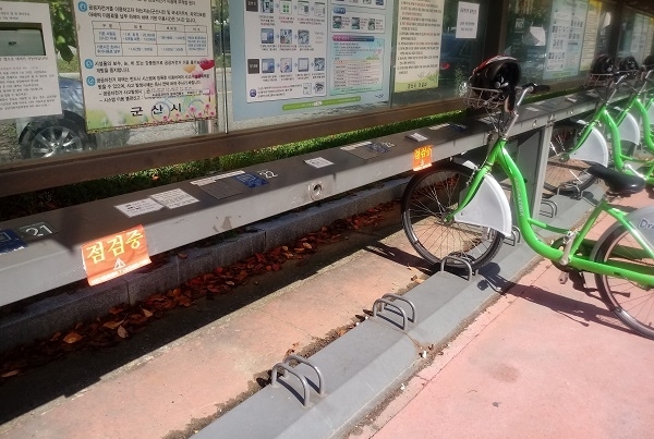 군산 은파호수공원 주차장 내 공공자전거.