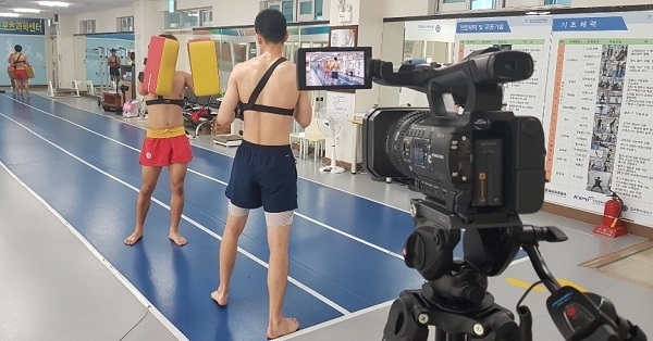 전북스포츠과학센터에서 측정받는 우슈 선수들.