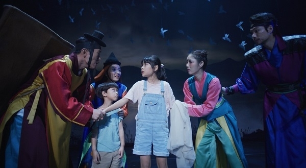 개막작 '꼭두 이야기'