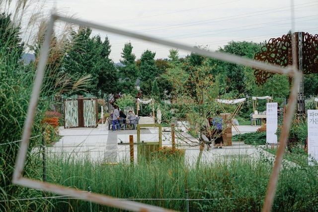 정원박람회 액자 풍경