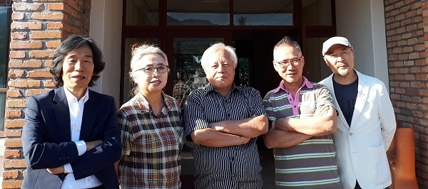 무주예술창작스튜디오 입주작가. (왼쪽부터) 최원, 허인화, 이호영,나운채, 박광태.