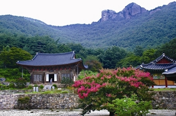 개암사와 우금암 전경. 사진=부안군 제공