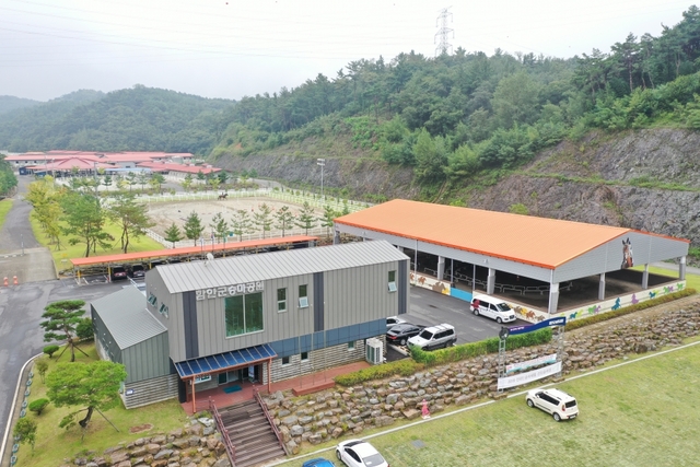 함안군 가야읍에 위치한 함안군승마공원 전경./드론 촬영= 경남신문 이솔희VJ/