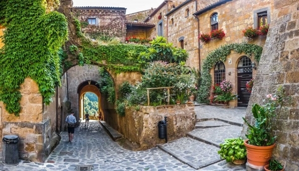 토스카나 지방은 피렌체와 시에나 등 도시지역 뿐만 아니라 인근 농촌지역까지 거점도시의 영향력이 반영되고 있다.