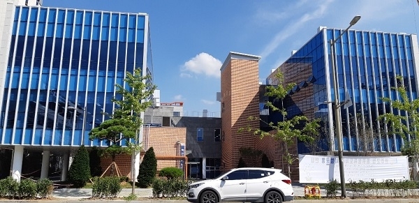 완주 콩쥐팥쥐도서관 전경.