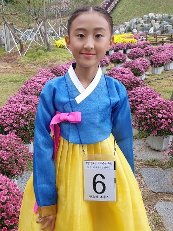 제12회 대한민국 서봉판소리 대제전 초등부 대상을 차지한 김현지 양.