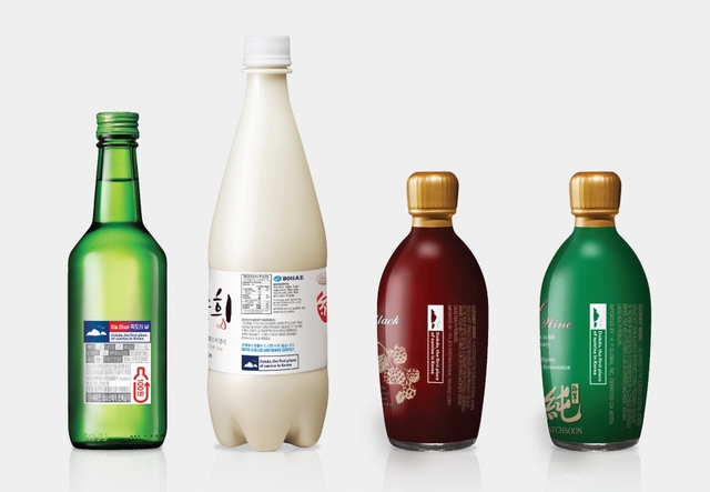 보해양조에서 생산되는 수출용 과실주, 막걸리, 소주 뒷면에 붙인 독도라벨 / 사진 제공 = 성신여대 교양학부 서경덕 교수 연구팀