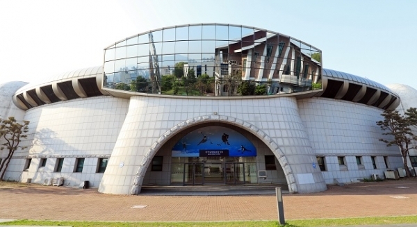 전주 빙상경기장.