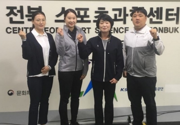 (왼쪽부터) 정다솔 행정원, 최현진 연구원, 이영란 센터장 최도열 연구원