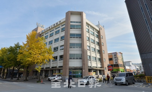 전주상공회의소가 전주 서부신시가로 이전하기전 사용했던 전주시 전라감영로에 위치한 옛 건물. 박형민 기자