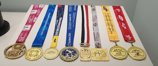 세계태권도품새선수권대회 메달. 서영애 기증.