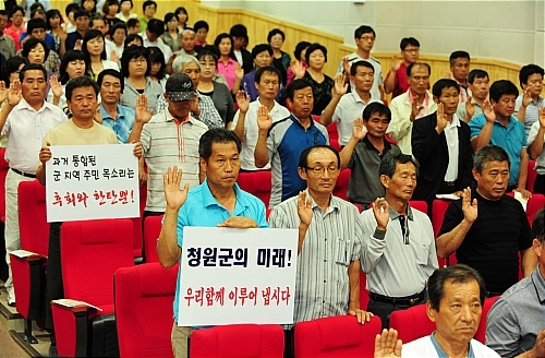 청주청원 통합은 전주완주 통합처럼 청원군민의 극심한 반대에 직면한 바 있다.