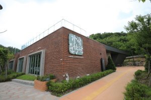 가람 문학관. 익산시 여산면 소재